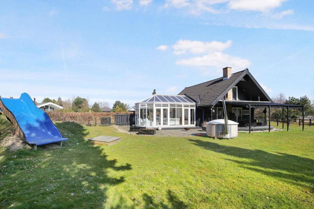 Hundested House | Charming Cottage Close To The Beach