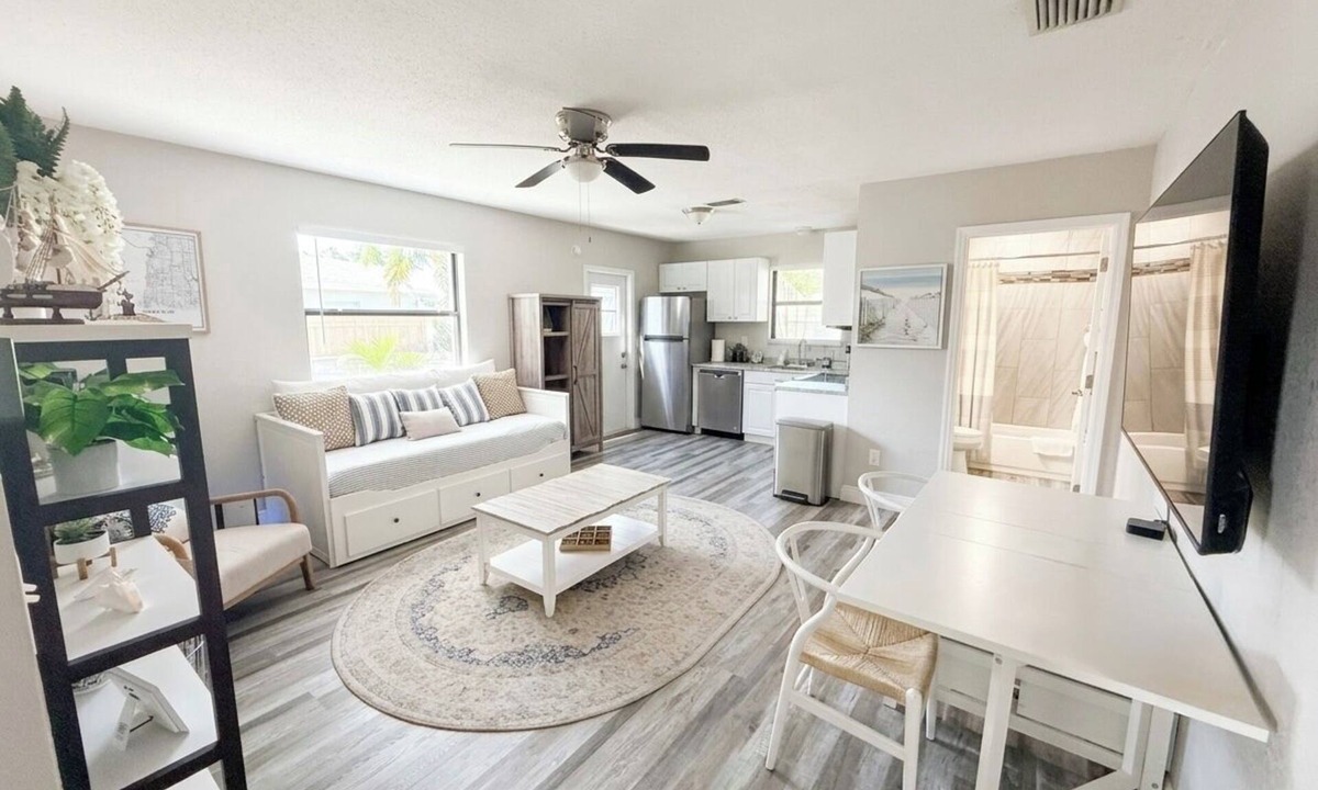 Dunedin House | Charming Cottage in Dunedin close to beaches