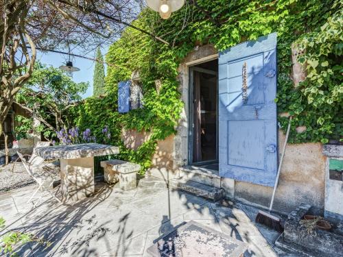 Oppede House | Charming Cottage in Oppède amidst Vineyards