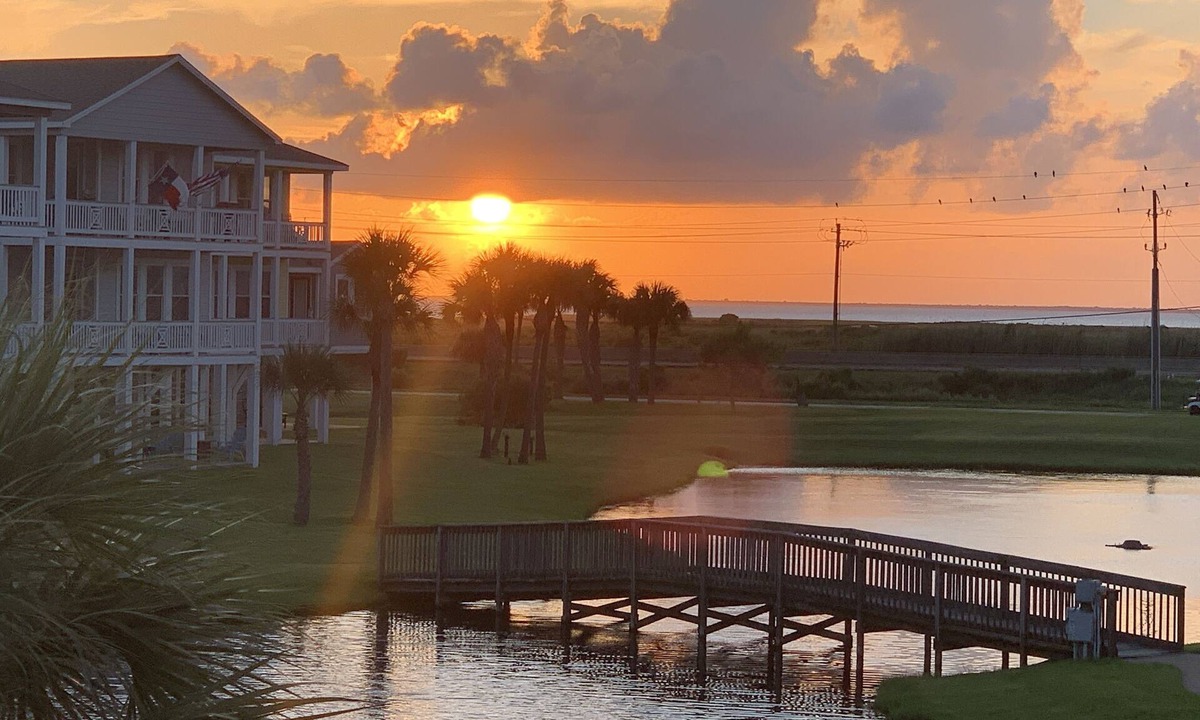 Red Fish Cove House | Charming cottage in Pointe West Resort & walking distance from private beach!