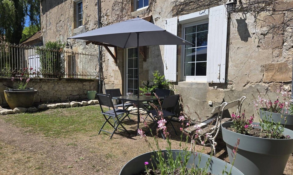 Souvigny Cottage | Charming Cottage in Souvigny: History, Nature & Serenity