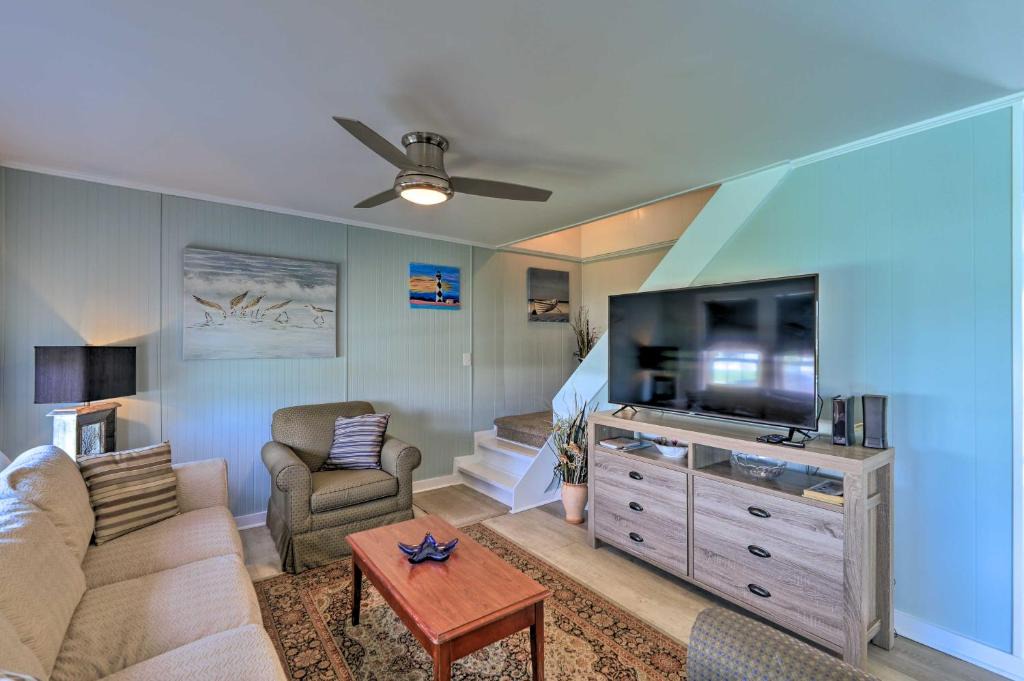 Atlantic Beach House | Charming Cottage Less Than half Mile to Atlantic Beach!