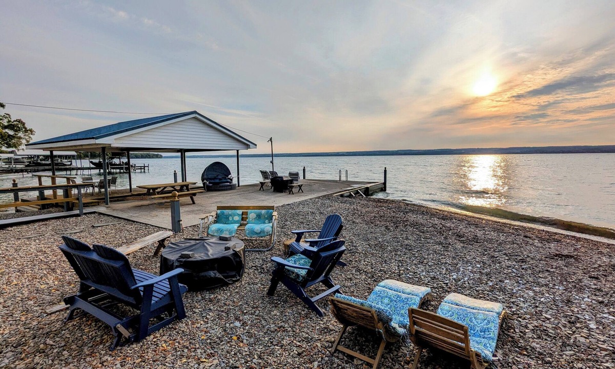 Town of Varick Cottage | Charming Cottage LITERALLY on Lake -Pet Friendly with Guest Cottage