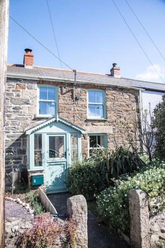 Illogan House | Charming Cottage near Beach!