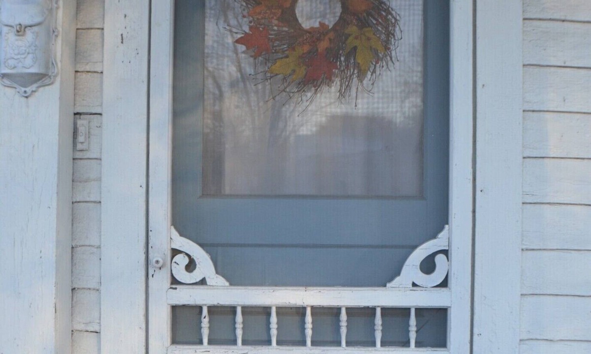 Bonham House | Charming Cottage near Lakes, Winery, Shopping and Museums