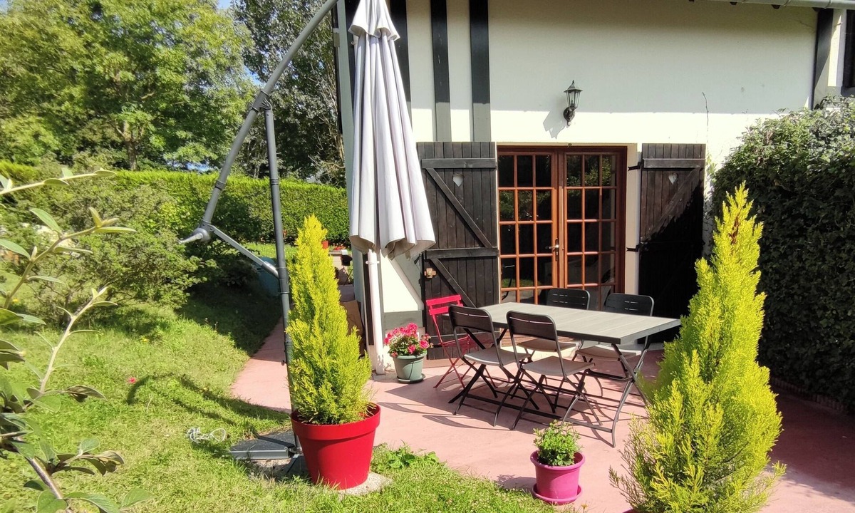 La Cour du Moulin Cottage | Charming cottage on the heights of Houlgate 2 Bedrooms/5 persons