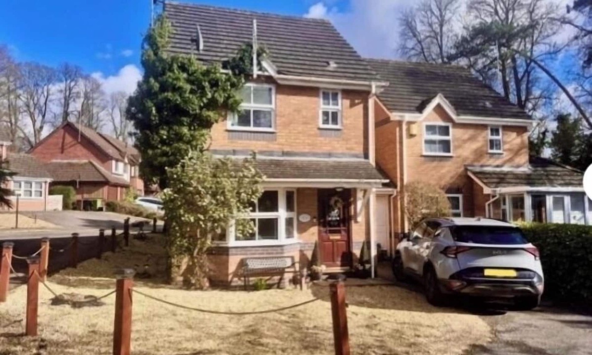 Maidstone Cottage | Charming Cottage Overlooking River & Nr Town/FREE Parking