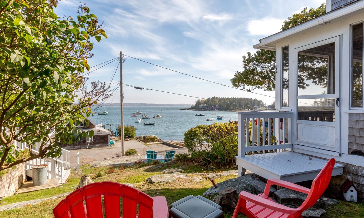 Five Islands House | Charming cottage overlooking picturesque Five Islands Harbor in Georgetown, ME