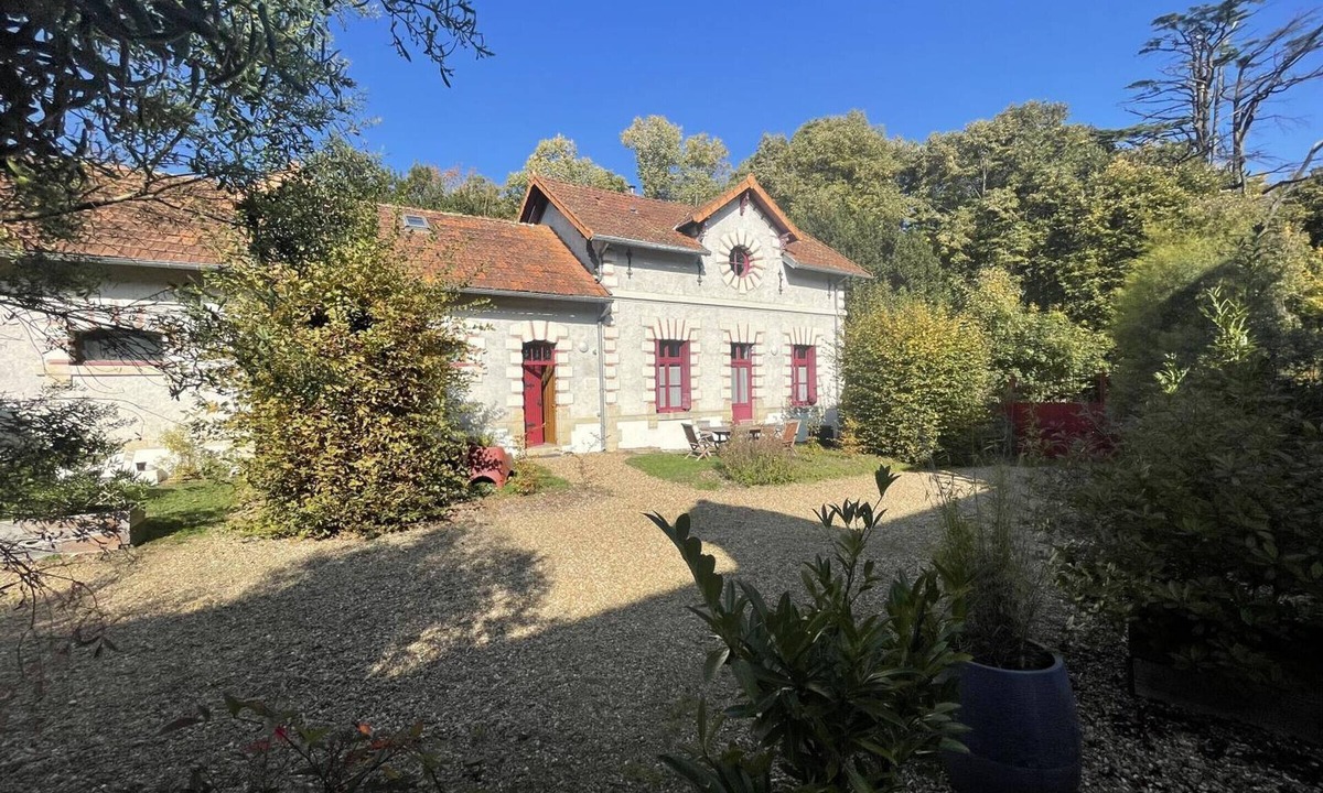 Ballan-Mire Cottage | Charming cottage, private garden, near Tours, pets allowed