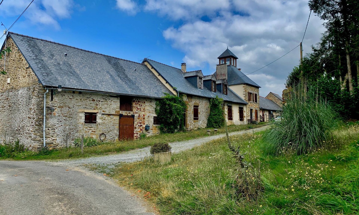 Courcite Cottage | Charming Cottage Retreat with garden