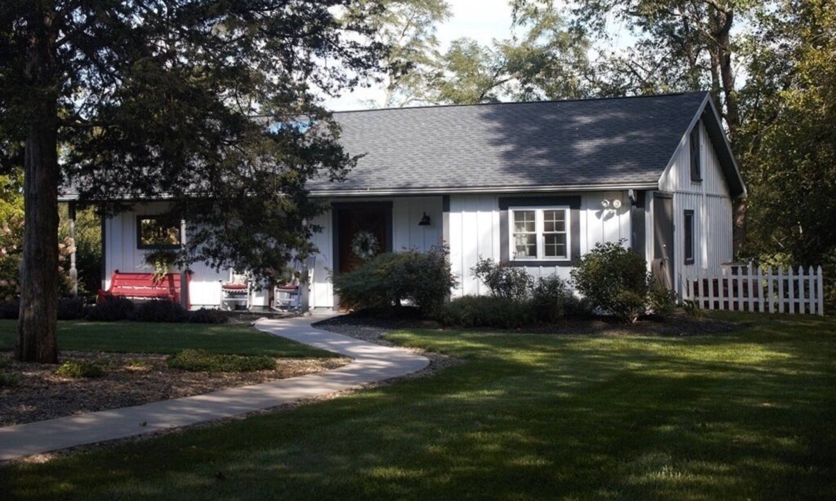 Lewisburg Cottage | Charming Cottage Retreat, Dog friendly-fee