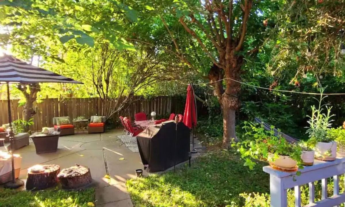 Arden Park Vista Cottage | Charming cottage - Sacramento Oasis
