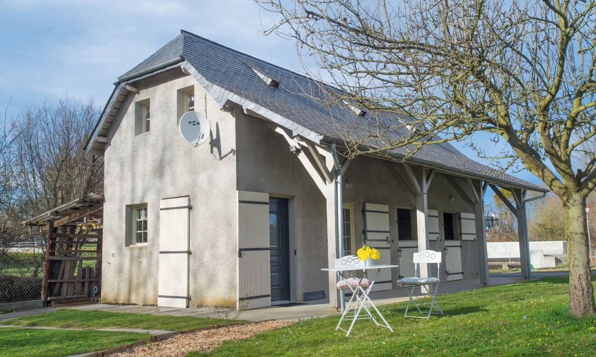 Lagarde House | Charming cottage with garden by the river.