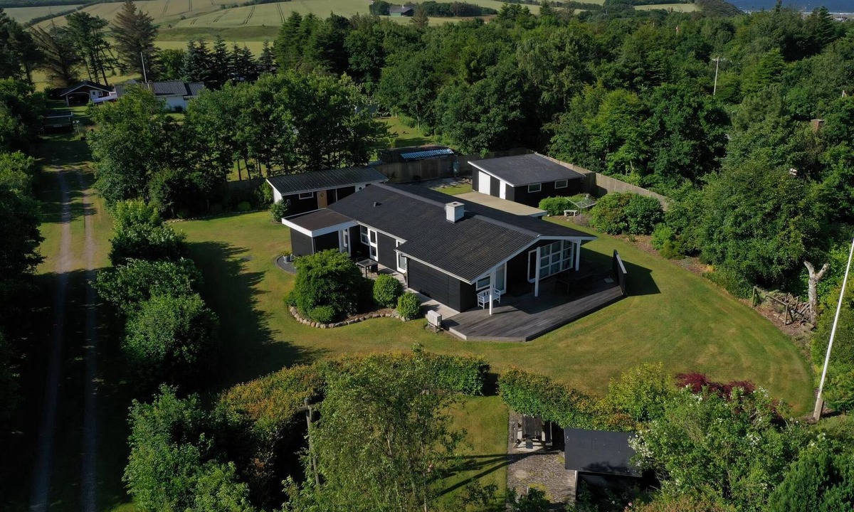 Logstor House | Charming cottage with large fenced garden