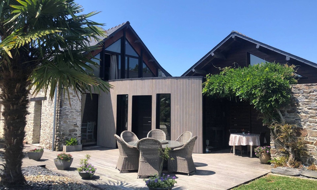 Pannece Cottage | Charming Cottage with Fireplace and Spa