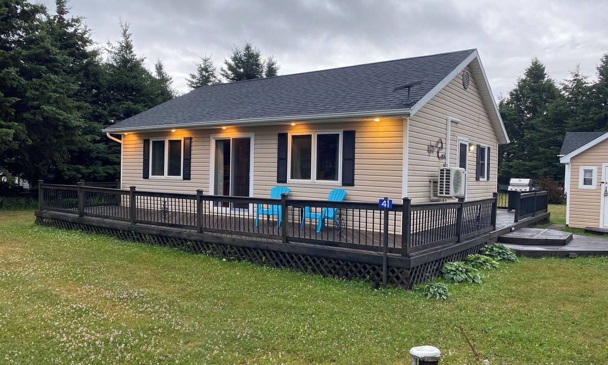 O'Leary Cottage | Charming Cottage with guest Cabin, hot tub and RV hook up
