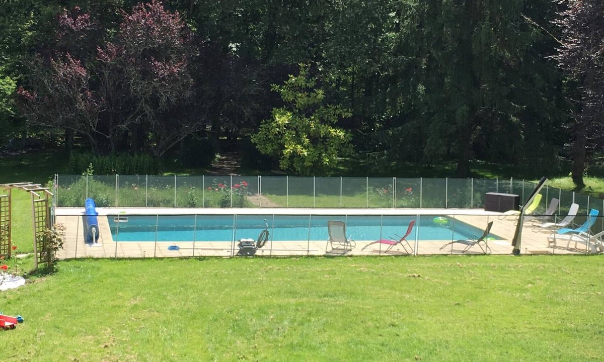 Luynes Cottage | Charming cottage with shared pool near Tours