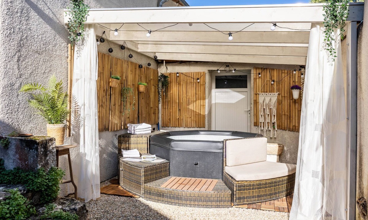Esvres House | Charming Cottage with Spa for 8–10 Guests, Near Loire Castles