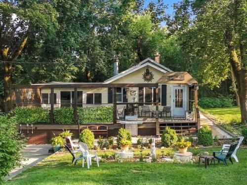 Zenda House | Charming Cottage with Firepit & Sunroom Retreat in Lake Geneva, Wisconsin