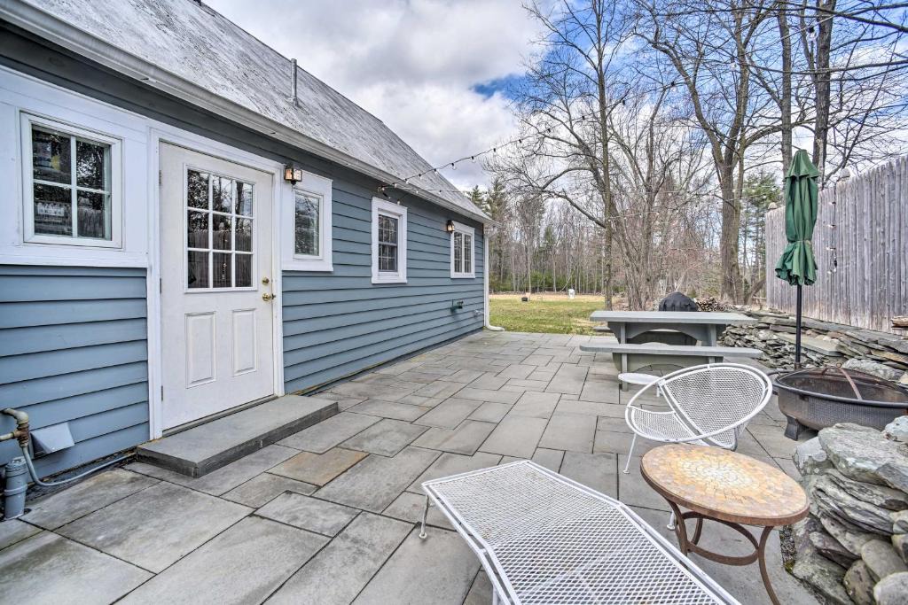 West Hurley House | Charming Cottage with Yard - 2 Mi to Tinker St!