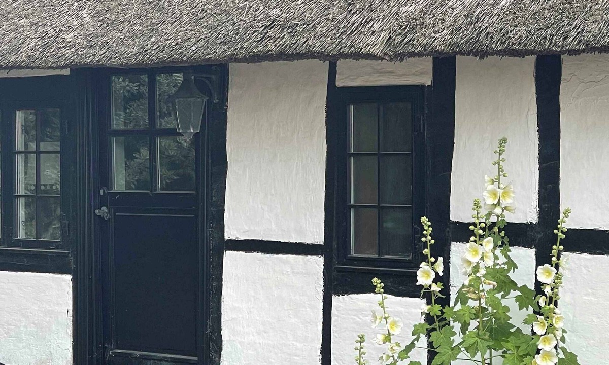 Holeby Villa | Charming cottage within walking to beach