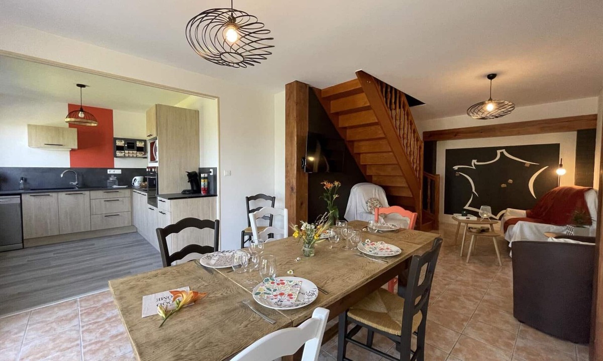 Saligny-sur-Roudon Cottage | Charming countryside retreat with private terrace