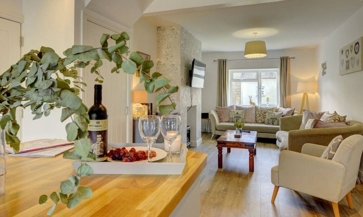 Kineton House | Charming Country Cottage near Cotswolds Sleeps 8 4 bathrooms Kineton Near M40 Gaydon - Inspire Homes