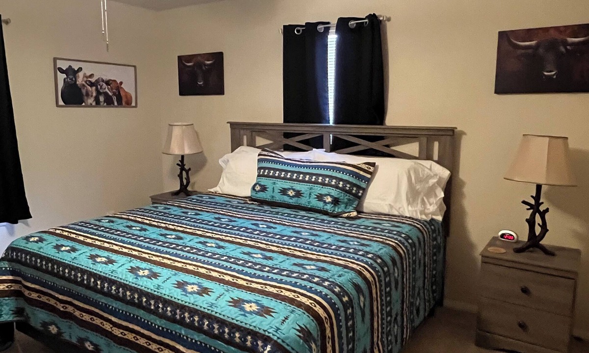 Lee County House | Charming Country Home, 2-bedroom house in the countryside of Lexington, TX.