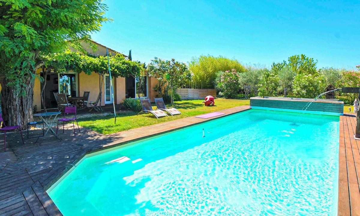 Jonquieres House | Charming country house with large garden and private pool.