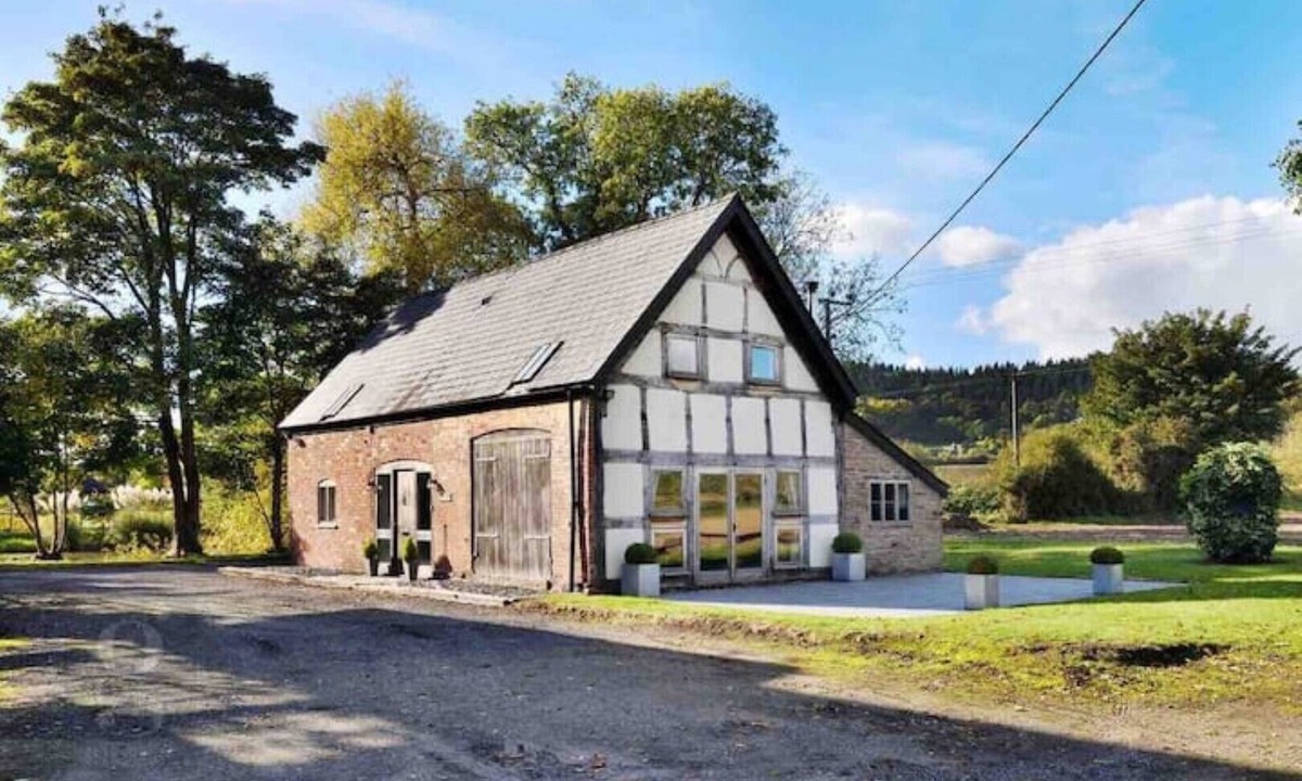 Hereford House | Charming Countryside Barn Conversion