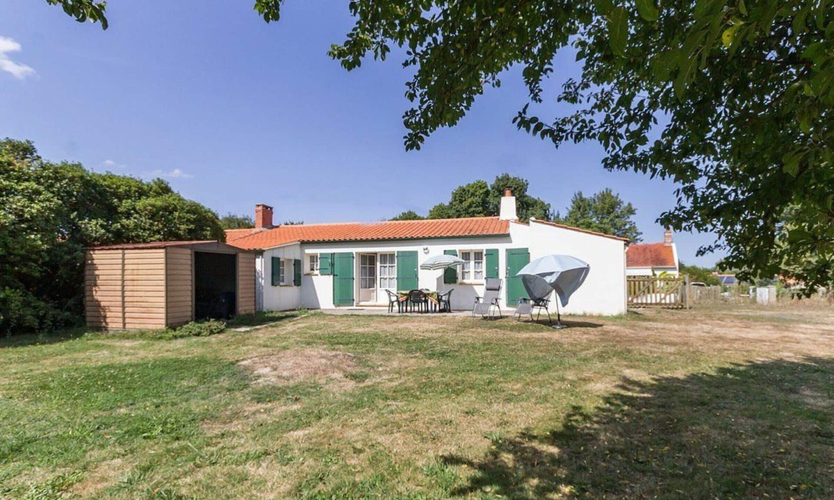 Machecoul Cottage | Charming Countryside Cottage Near Beach with Bikes and Garden