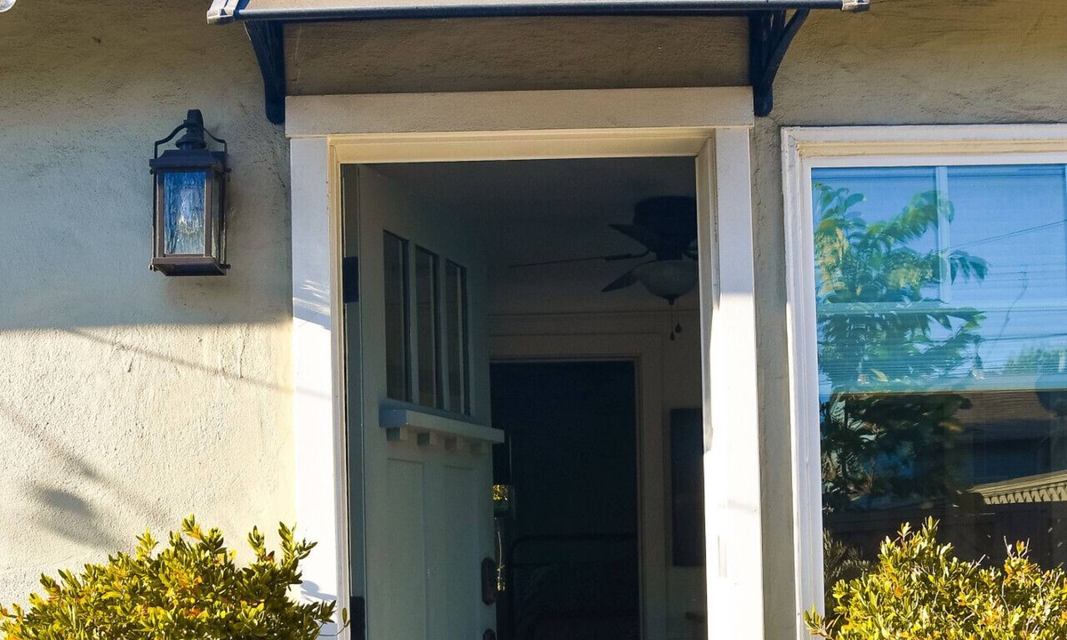 Concord House | Charming Courtyard Cottage | Private Patio | Fire Table | BBQ