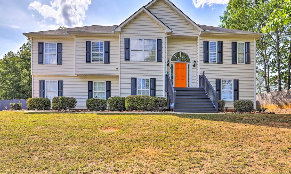 Oak Hill House | Charming Covington Home w/Fire Pit + Game Room!