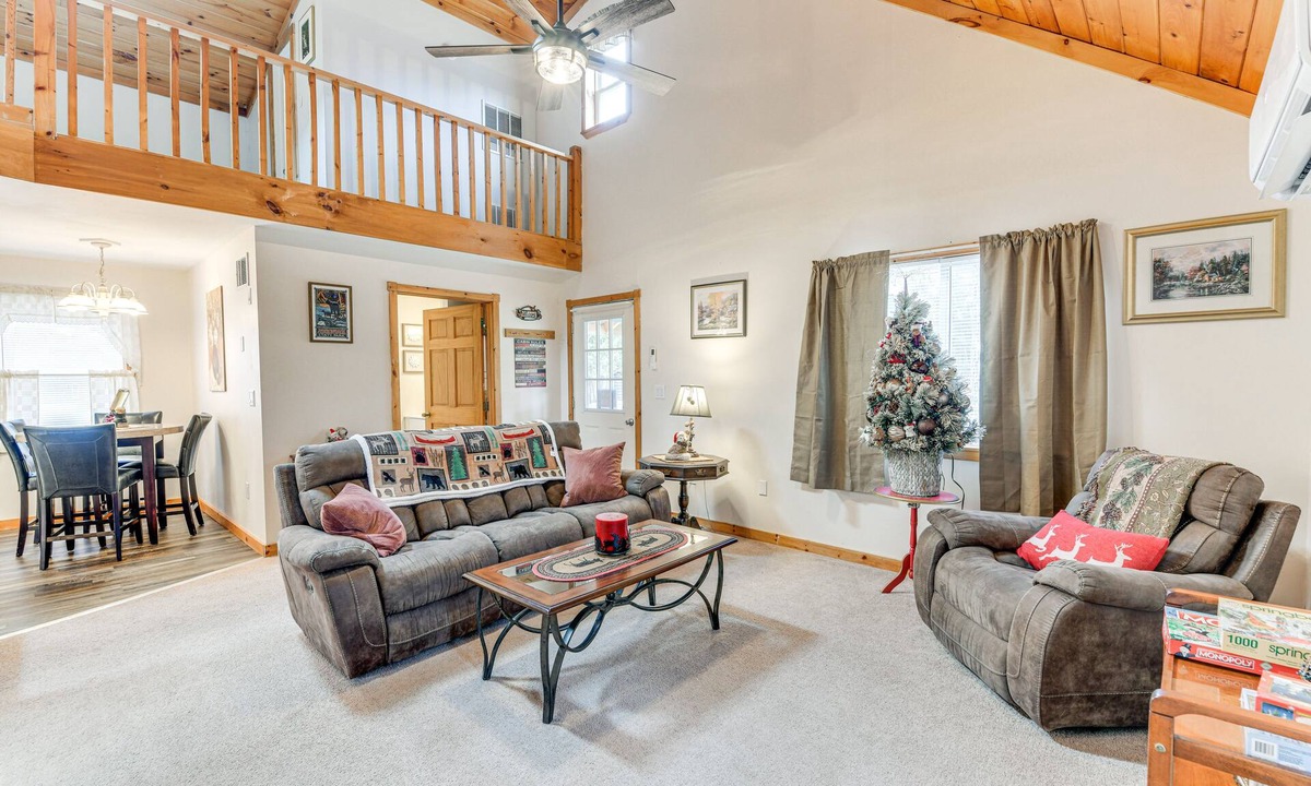 Peru Cabin | Charming + Cozy Cabin Near Lake Champlain!