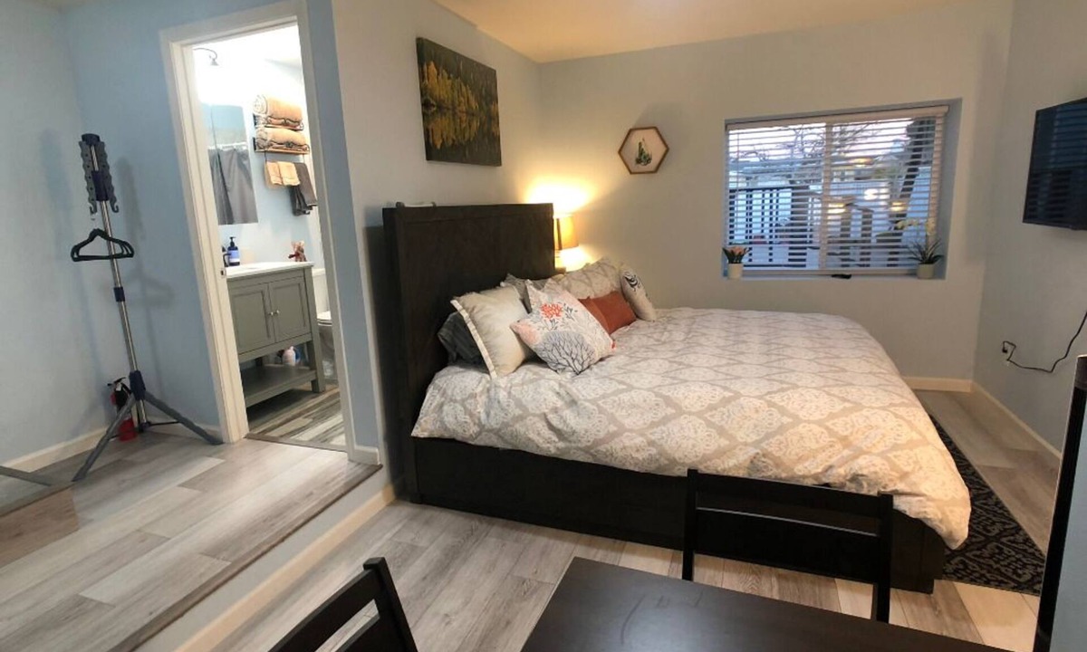 East San Mateo Apartment | Charming Cozy Centralize Studio