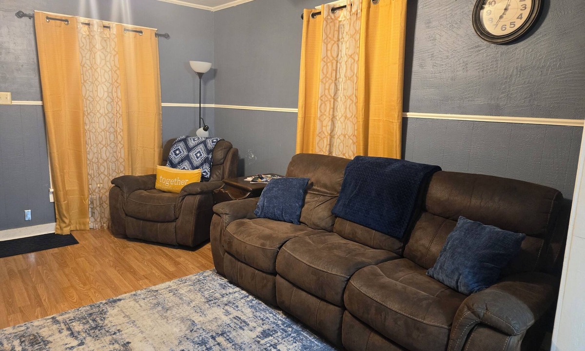 Atlanta House | Charming Cozy Cottage: 2-bedroom house with WiFi, AC in delightful Atlanta
