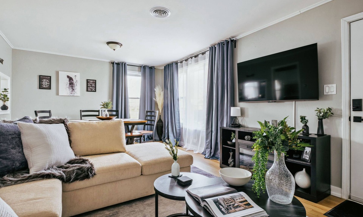 Homewood House | Charming & Cozy Getaway - A Heroic Stay Awaits!