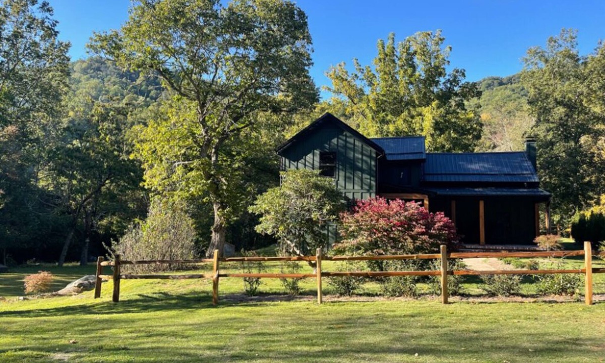 Roseland Cottage | Charming cozy RIVERFRONT cottage on the Piney River. A little slice of heaven!