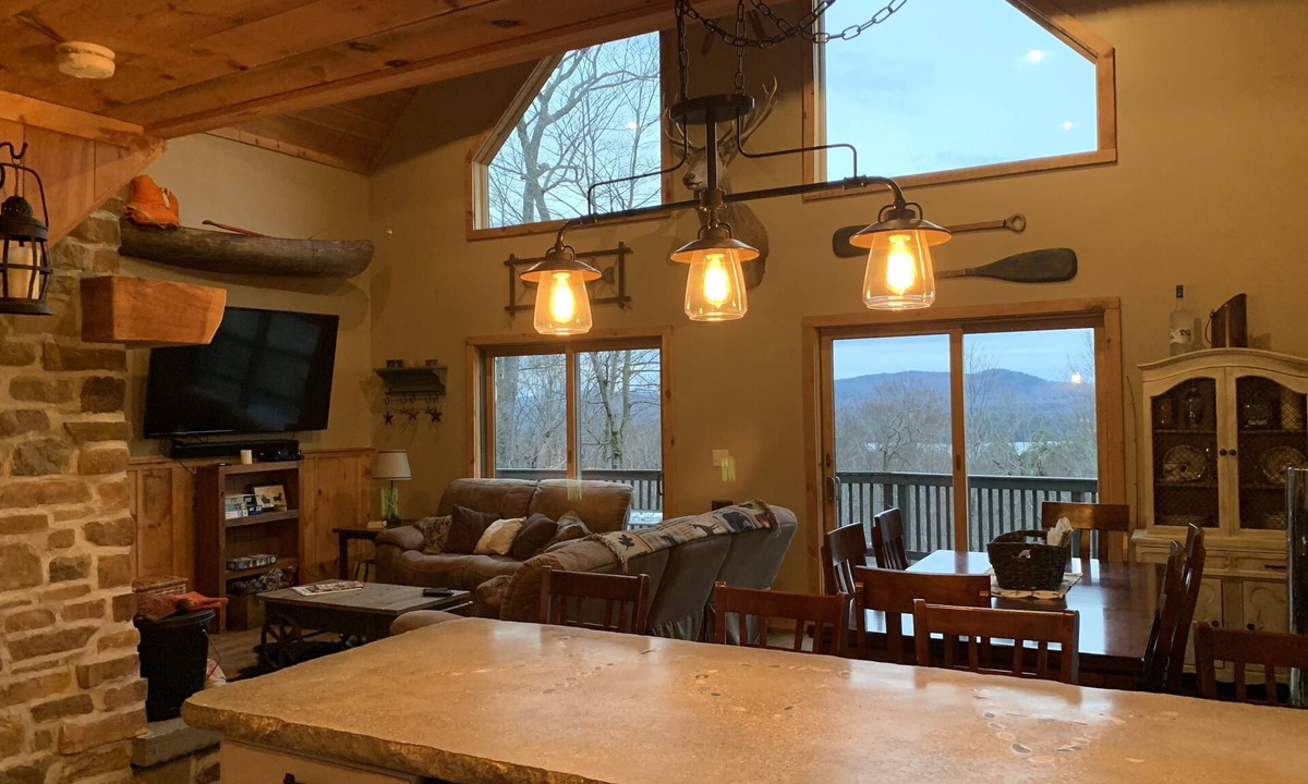 Town of Webb House | Charming, cozy, rustic Chalet. Hollywood Hills, OLD FORGE, NY
