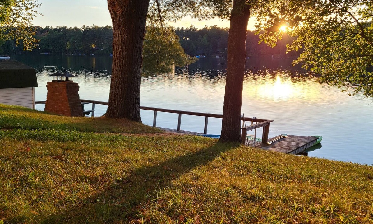 Val-des-Bois Cottage | Charming Cozy Waterfront Cottage