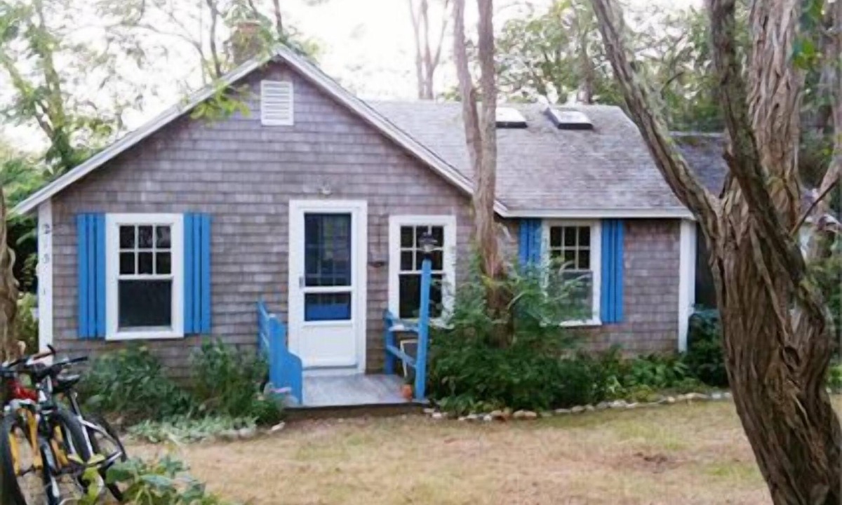 Wellfleet Cottage | Charming & cozy Wellfleet cottage on quiet road 3/4 mile to beach.
