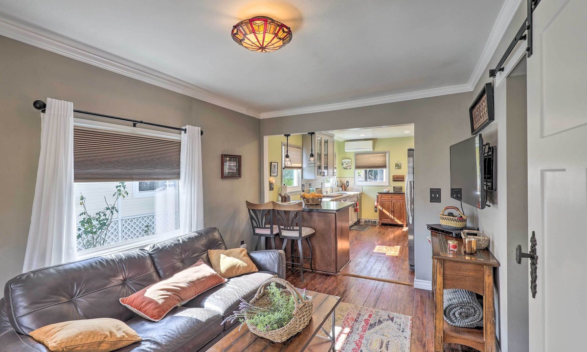 Fullerton Cottage | Charming Craftsman Bungalow With Garden & Hot Tub!