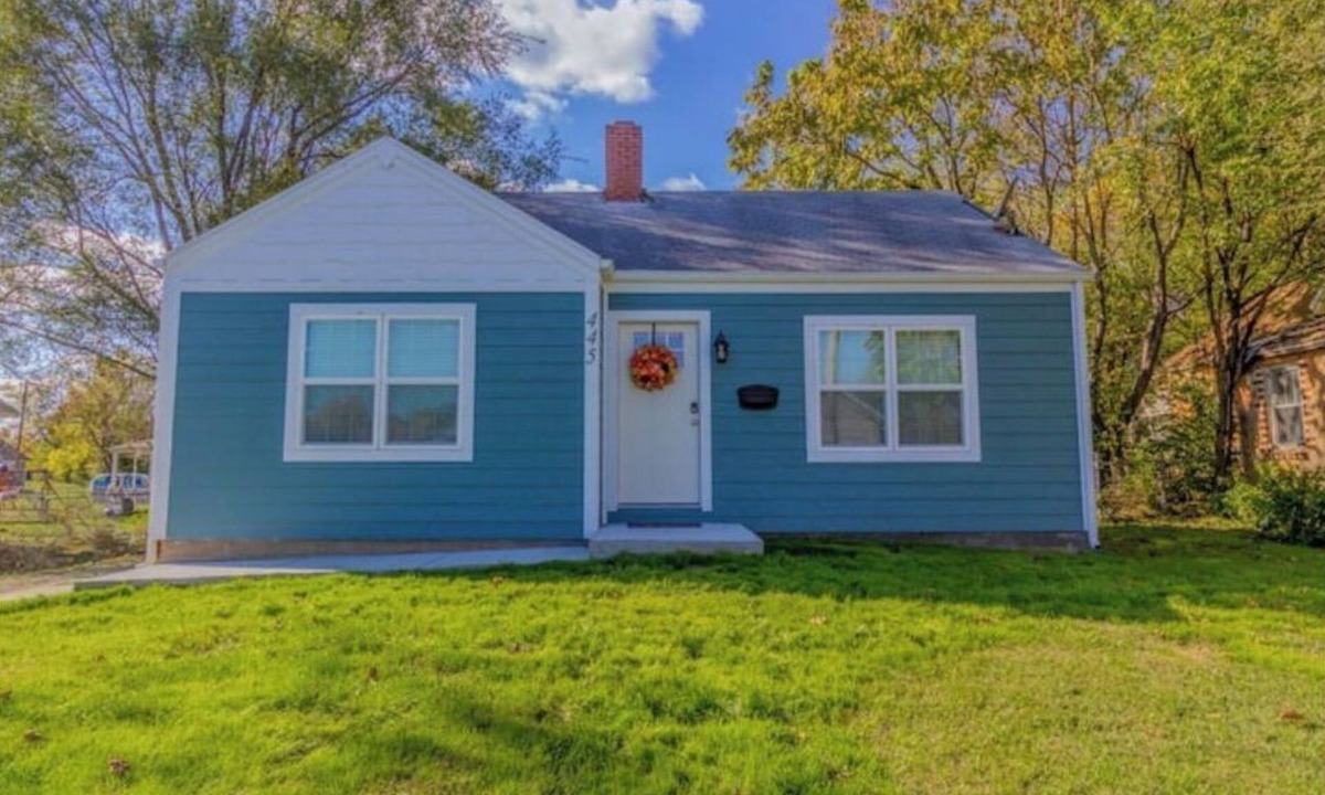 Lebanon House | Charming craftsman home centrally located to multiple state parks.