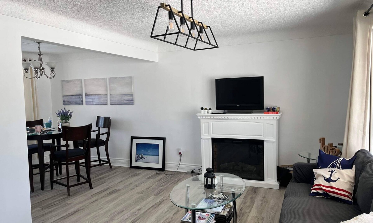 Crystal Beach House | Charming Crystal Beach 3BR furnished Bungalow near the beach & restaurants.
