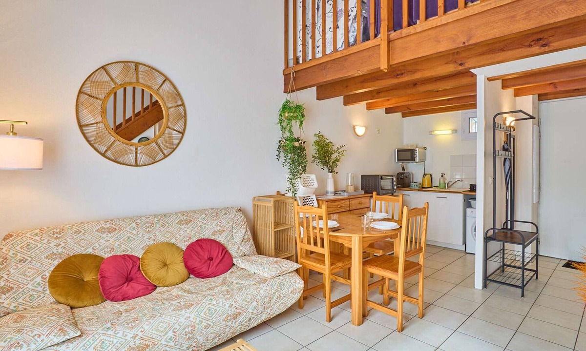 Barbotan-les-Thermes Apartment | Charming duplex with communal pool and pets allowed in Barbotan