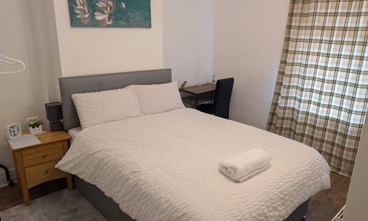 Failsworth House | Charming Double bedroom in New Moston