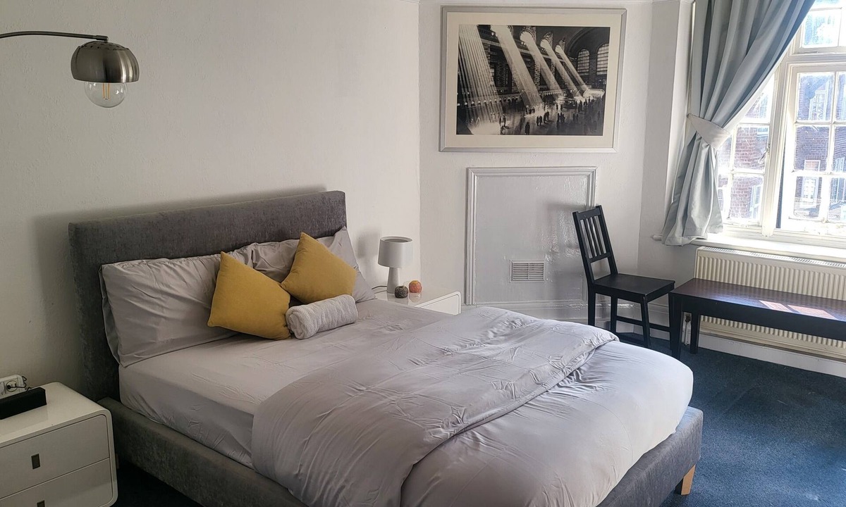 Frognal and Fitzjohns Apartment | Charming Double Bedroom Retreat in the Heart of London – Perfect for Couples