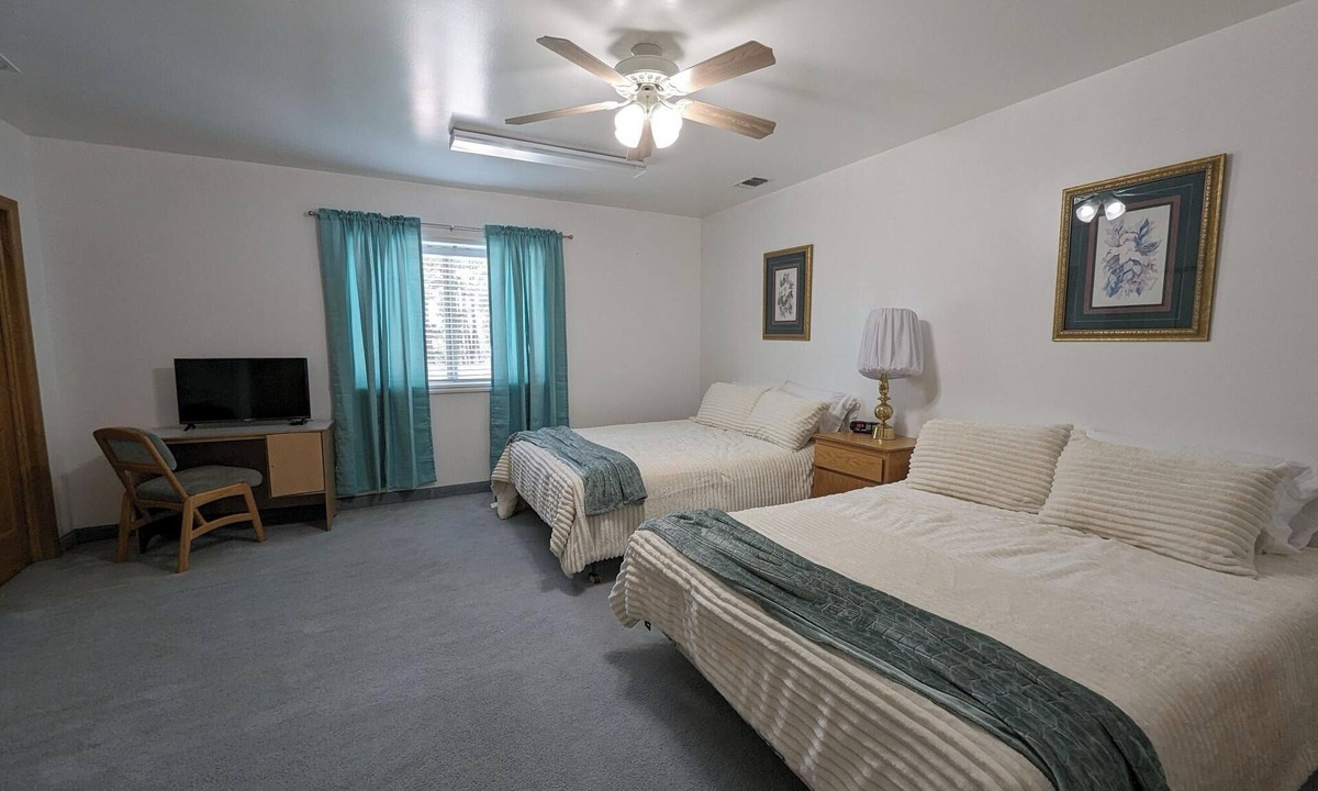 Hot Springs Cabin | Charming Double Room - Room 134