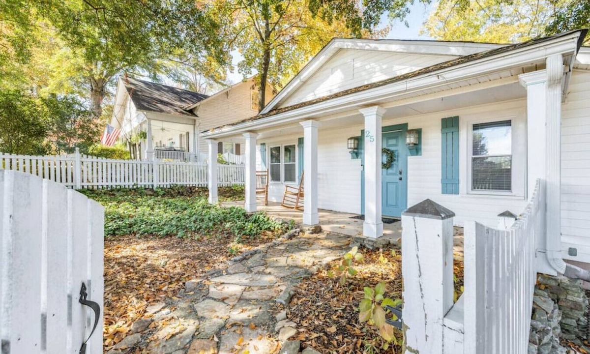 Buford Cottage | Charming Downtown Buford | Walk to Eats & Shops