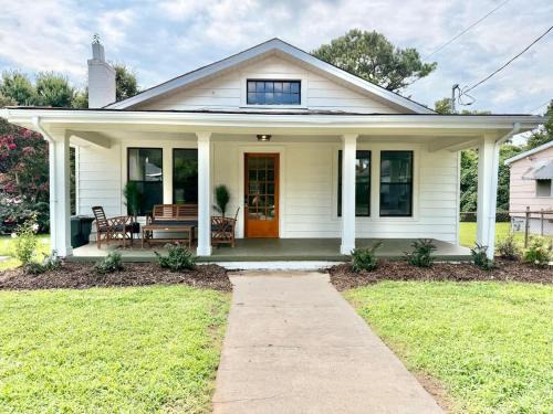 Southwest Raleigh House | Charming Downtown Family Home with Fenced Yard